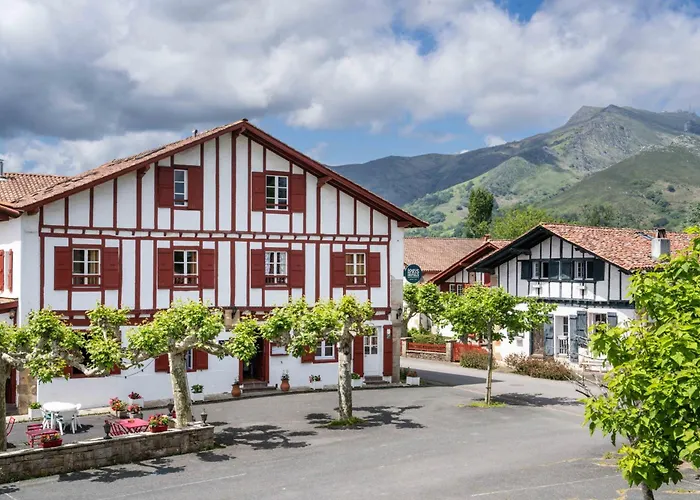 Logis Hotel Baratxartea