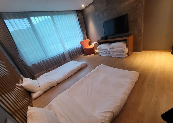 Traum Valley Hotel - Formerly Jeongseon Intoraon Hotel