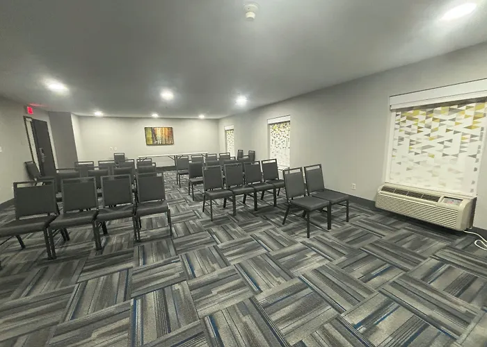 Quality Inn & Suites At Airport Blvd I-65