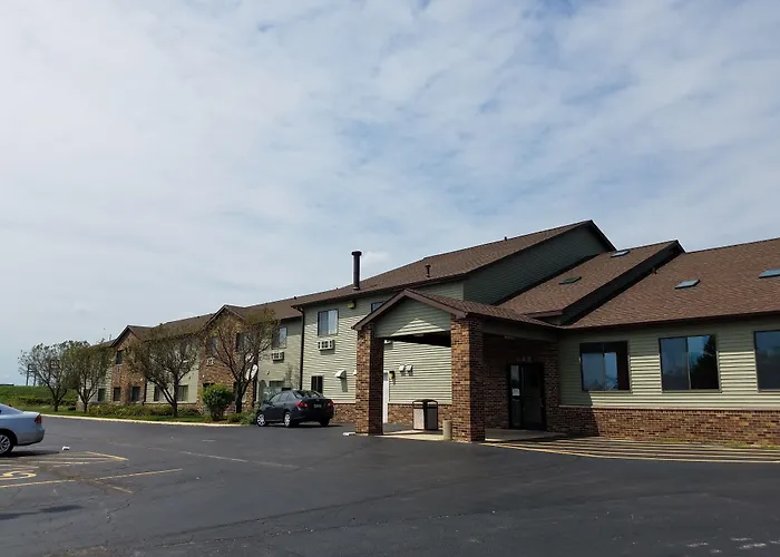 Super 8 By Wyndham Dekalb Il