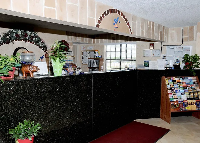Economy Inn & Suites