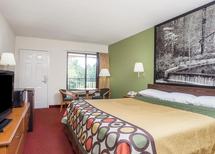 Super 8 By Wyndham Lavonia