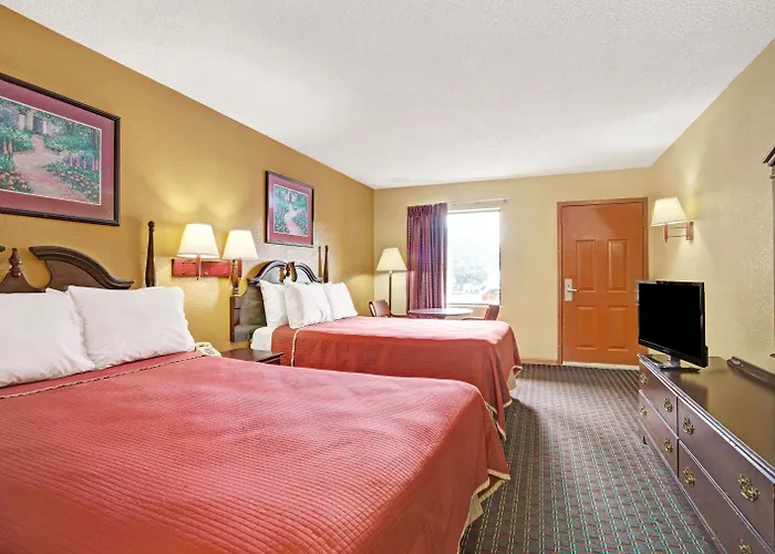 Travelodge By Wyndham Forest Park Atlanta South