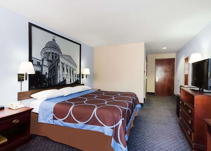Super 8 By Wyndham Indianola
