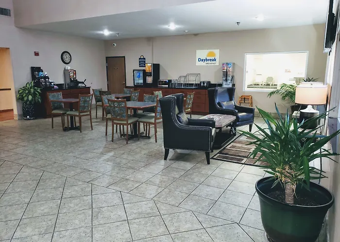 Days Inn & Suites By Wyndham Morris I-80