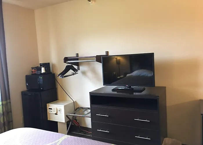 Super 8 By Wyndham Weston Wv Hotel