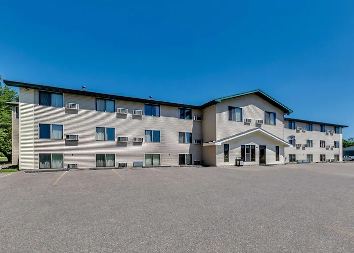 Howard Johnson By Wyndham Albert Lea