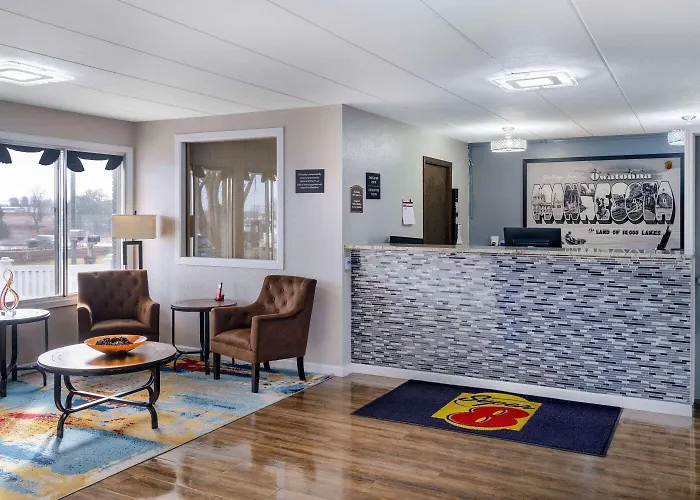 Super 8 By Wyndham Owatonna