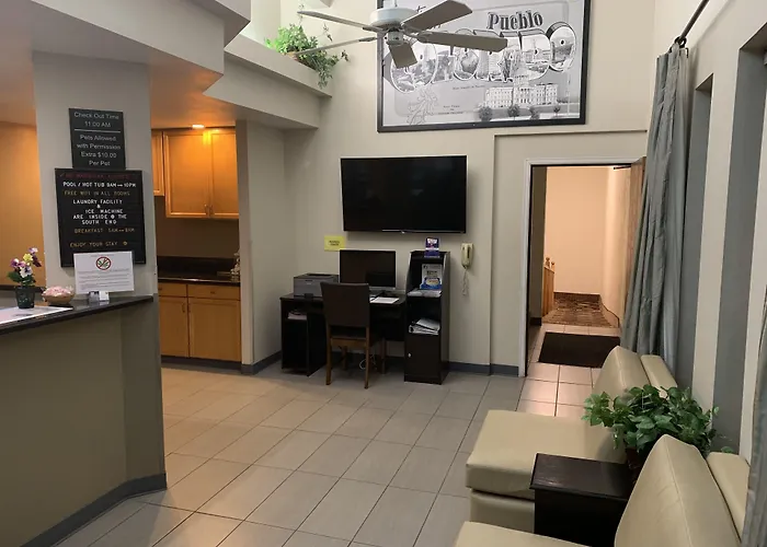 Super 8 By Wyndham Pueblo