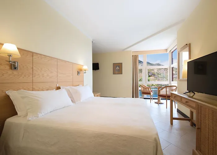 Baia Madeira Hotel