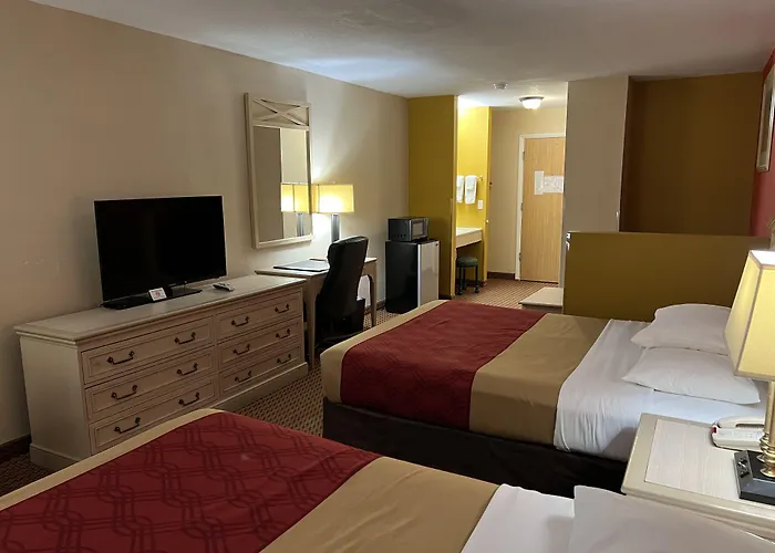 Econo Lodge Inn & Suites Walnut
