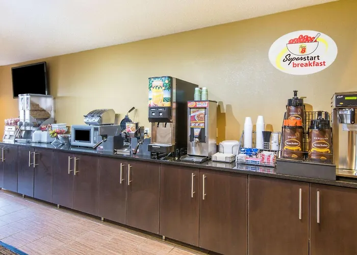 Super 8 By Wyndham Medina