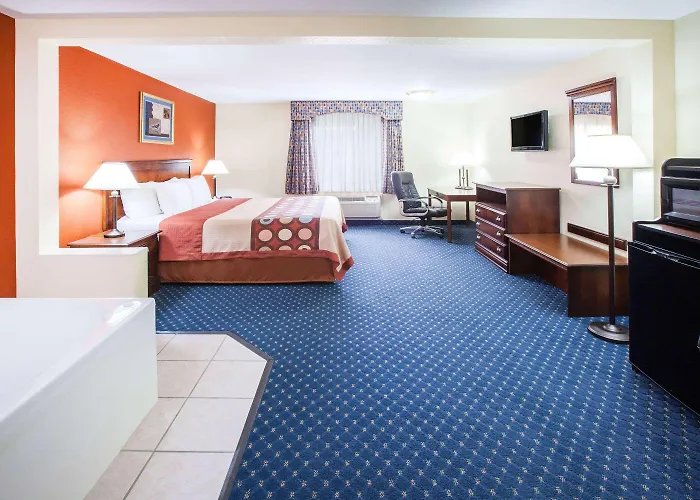 Super 8 By Wyndham White Hall