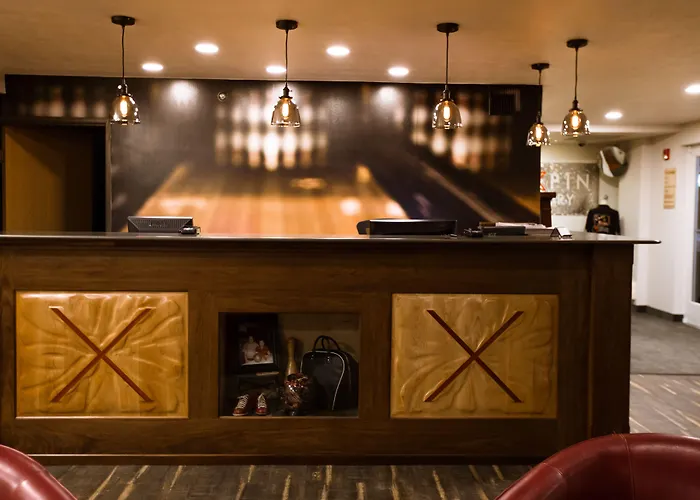 Ten Pin Inn & Suites