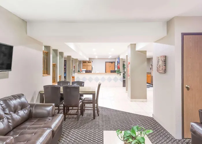 Super 8 By Wyndham Redding