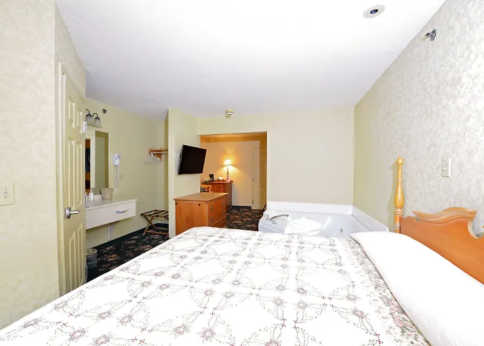Ourguest Inn & Suites Downtown Port Clinton
