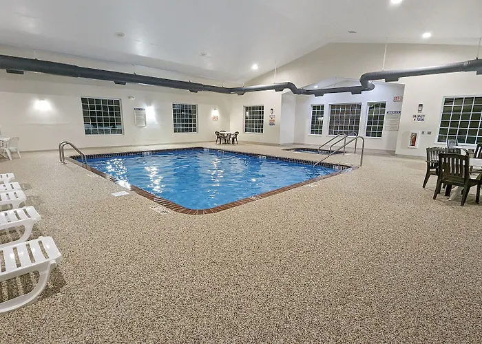 Estherville Hotel & Suites