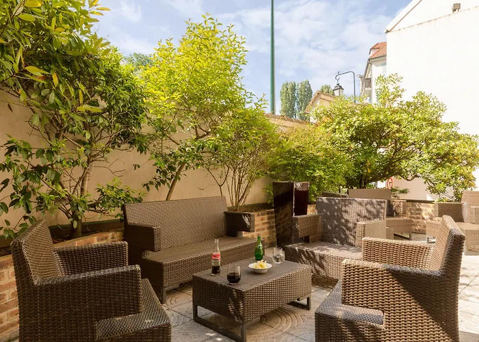 Hotel Le Cardinal Rueil Centre