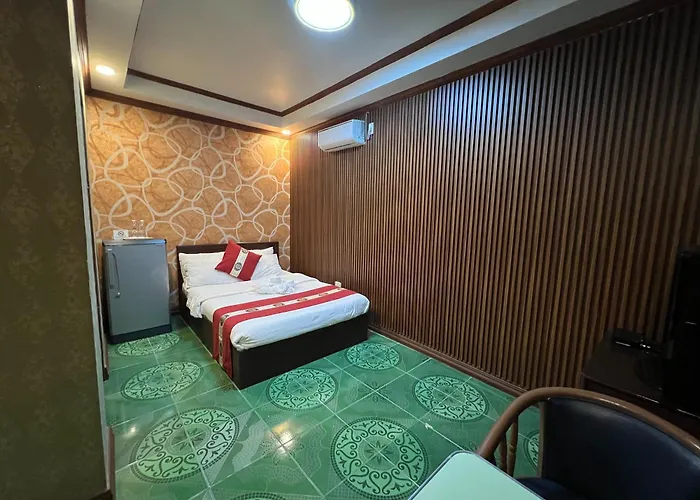 Rossa Hotel Clark Near Airport