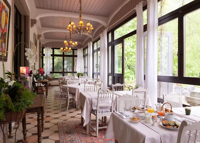 Hotel The Originals Domaine de Beaupré - Room Service Disponible