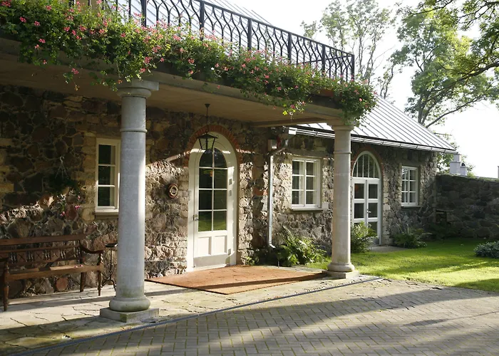 Paedaste Manor