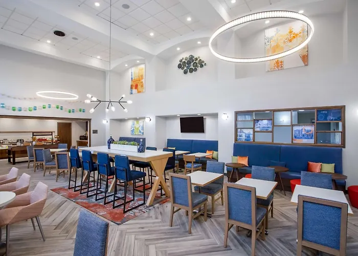 Hampton Inn & Suites Muncie