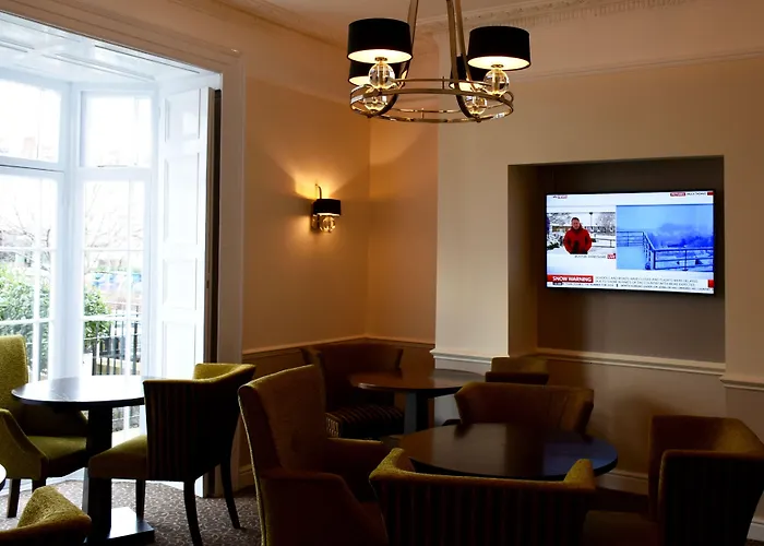 Queens Court Hotel