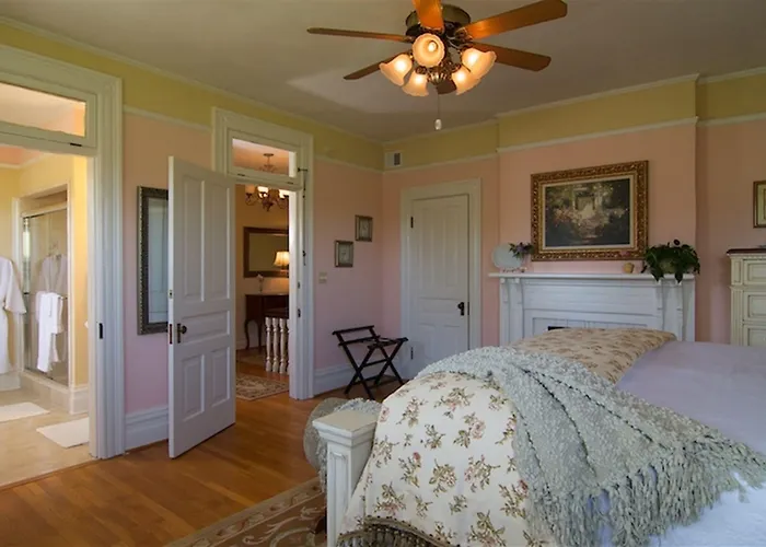 Oak Hill On Love Lane Bed And Breakfast Inn Waynesville