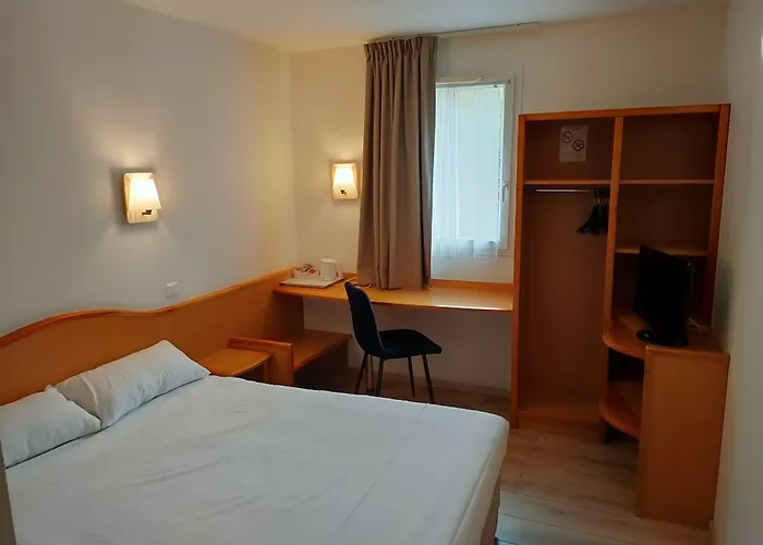 BRIT HOTEL Essentiel CAHORS Nord