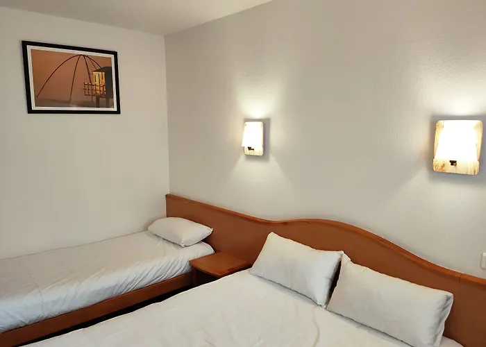 BRIT HOTEL Essentiel CAHORS Nord