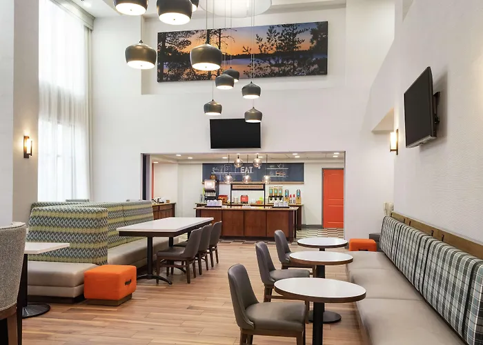 Hampton Inn & Suites Pine Bluff