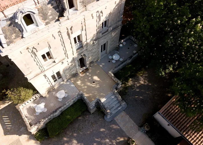 Logis Hotel - Restaurant Residence Les Cedres