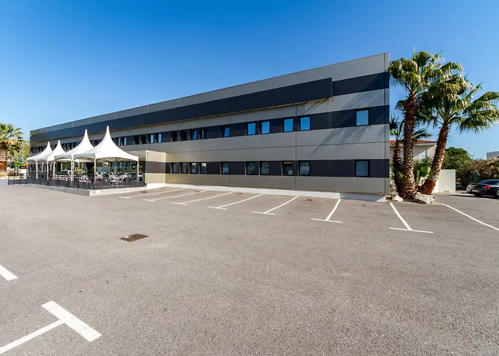 Brit Hotel Porte d'Espagne