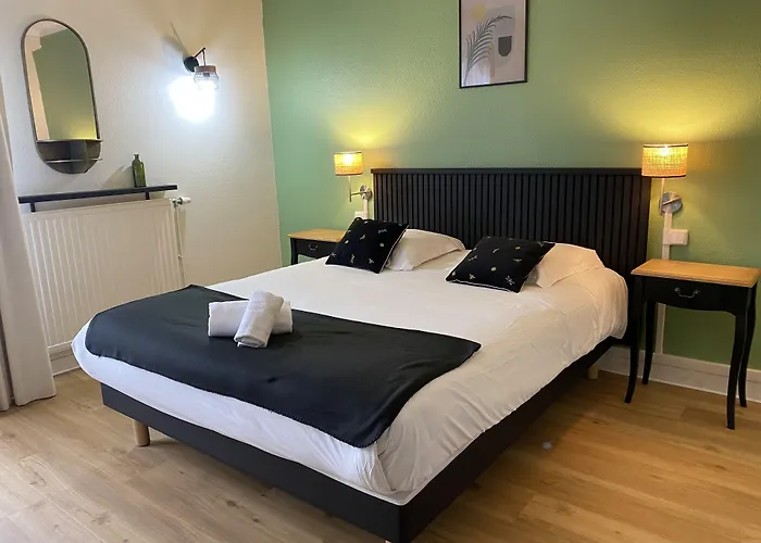 Le Clos Du Pontic Logis et Cit'Hotel