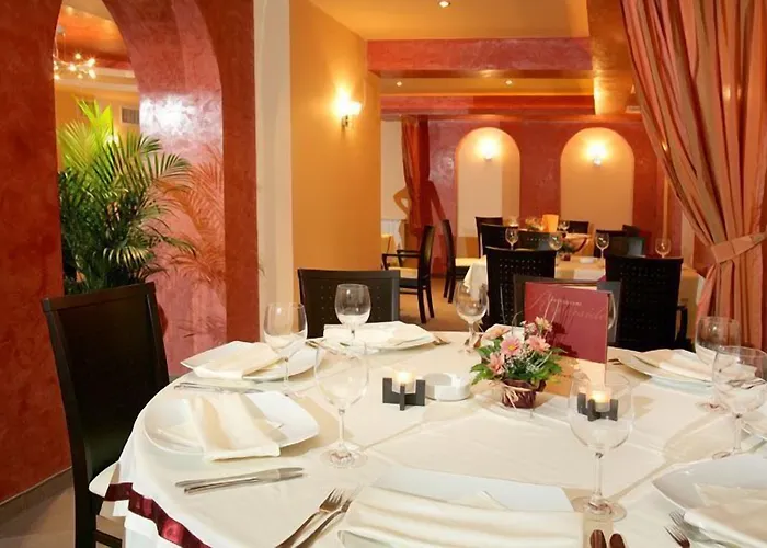 Riverside Family Hotel