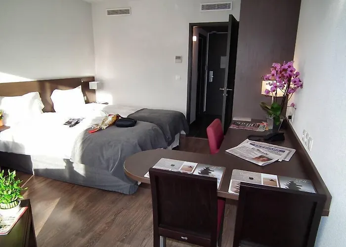 Hotel Eden Park Pau Est, Avec Piscine