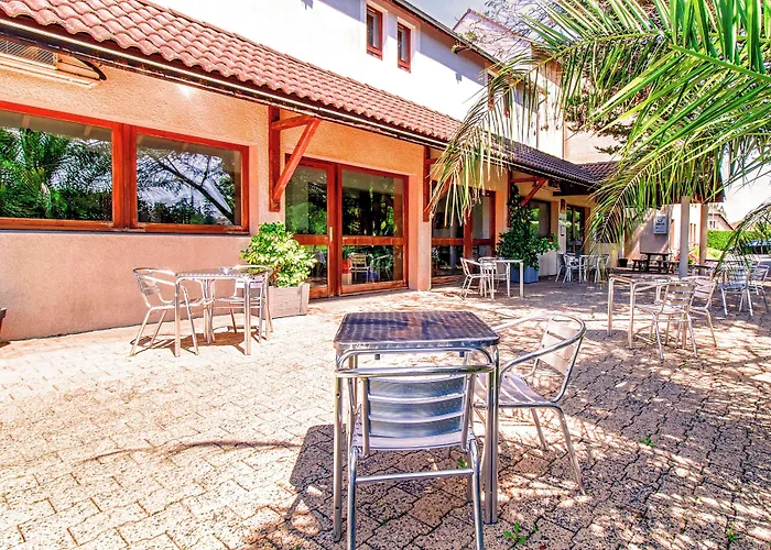 Brit Hotel Confort Pau Lons