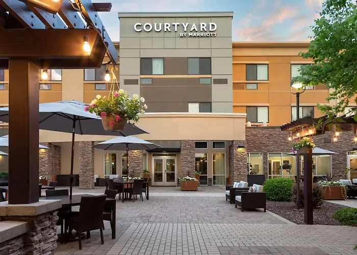 Courtyard Mankato Hotel & Event Center