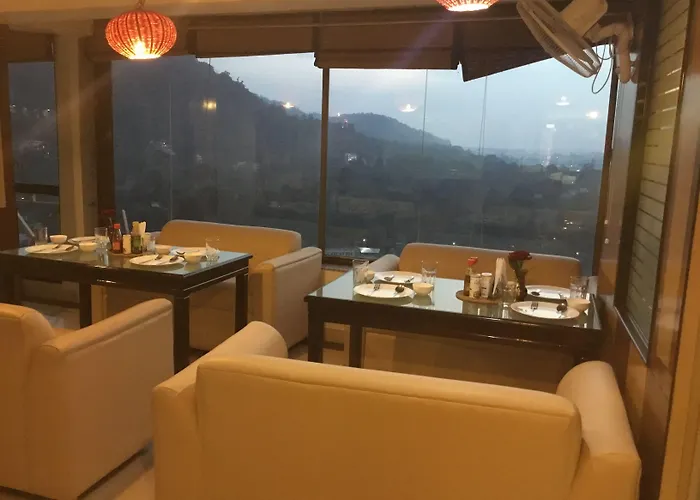 Hotel Ganesha Inn