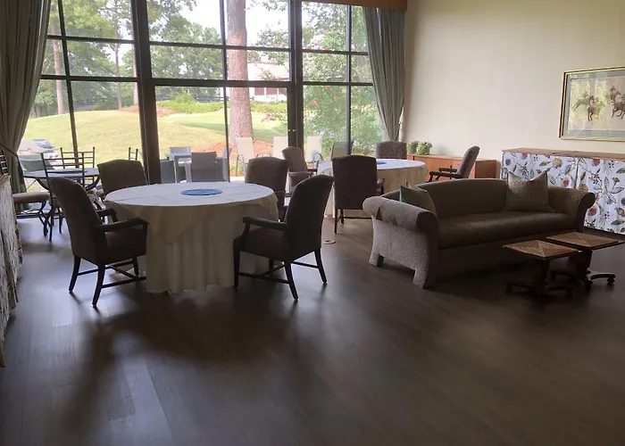 The Inn At Houndslake
