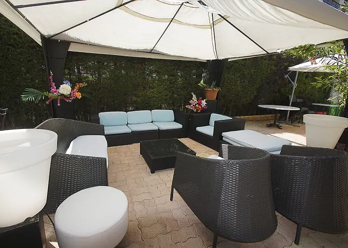 Hôtel Le Derby terrasse et parking