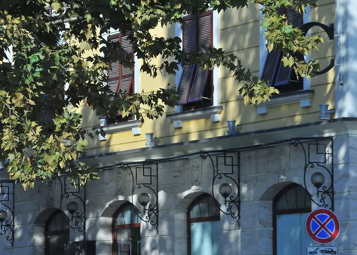 Monarc Hotel