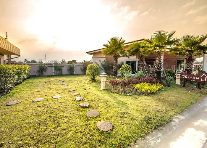 Martina Hotel Surin