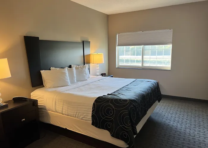 Okoboji Inn & Suites