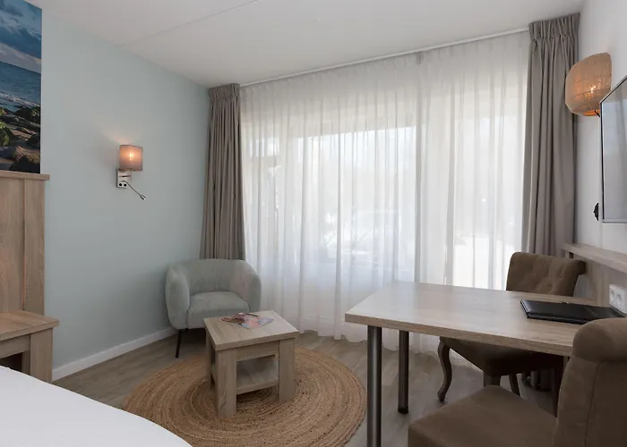 Beach Hotel I Kloeg Collection