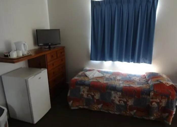 Jolly Collier Hotel Motel