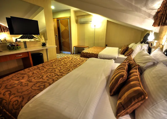 Golden Deluxe Hotel
