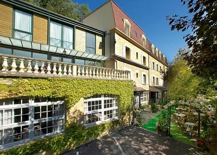 Hôtel Restaurant Plaisance-Piscine couverte et chauffée- Proche Sarlat-