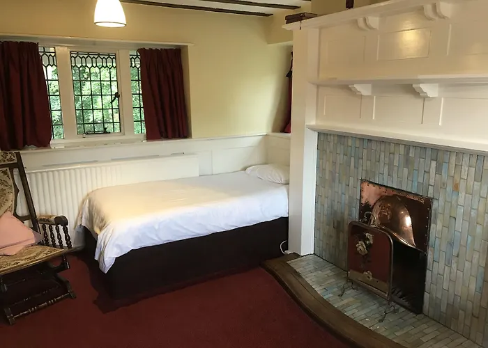 Barons Court Hotel
