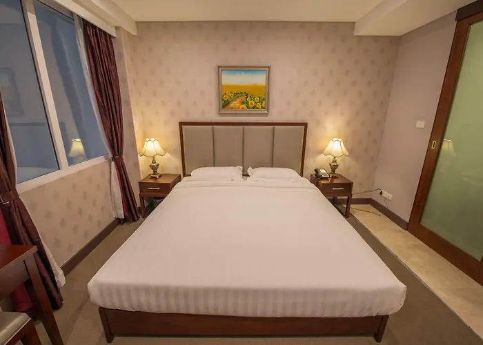 Megaboom City Hotel